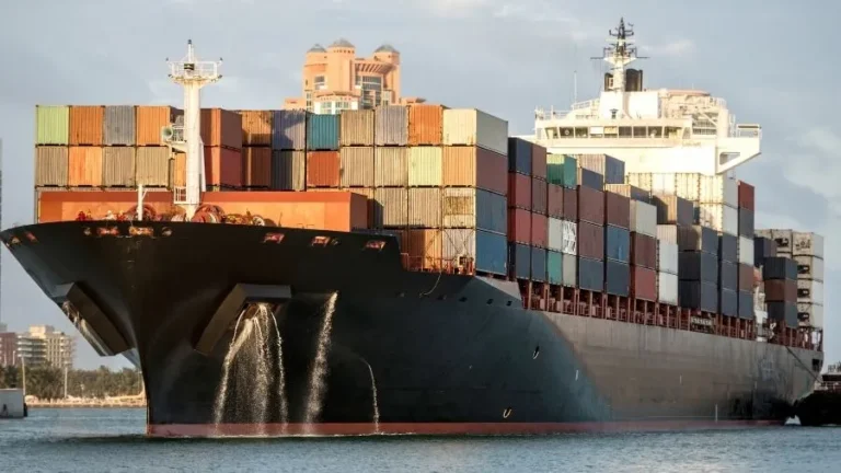 India trade deficit