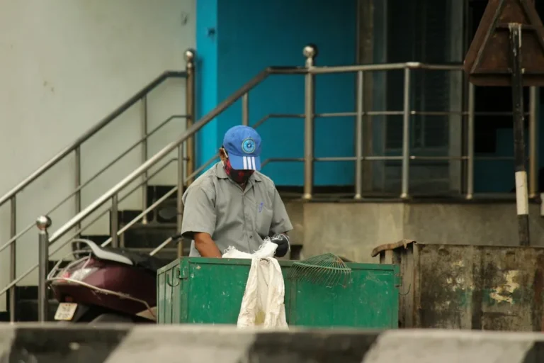 ഹരിതകർമ്മസേന - മാലിന്യ ശേഖരണം