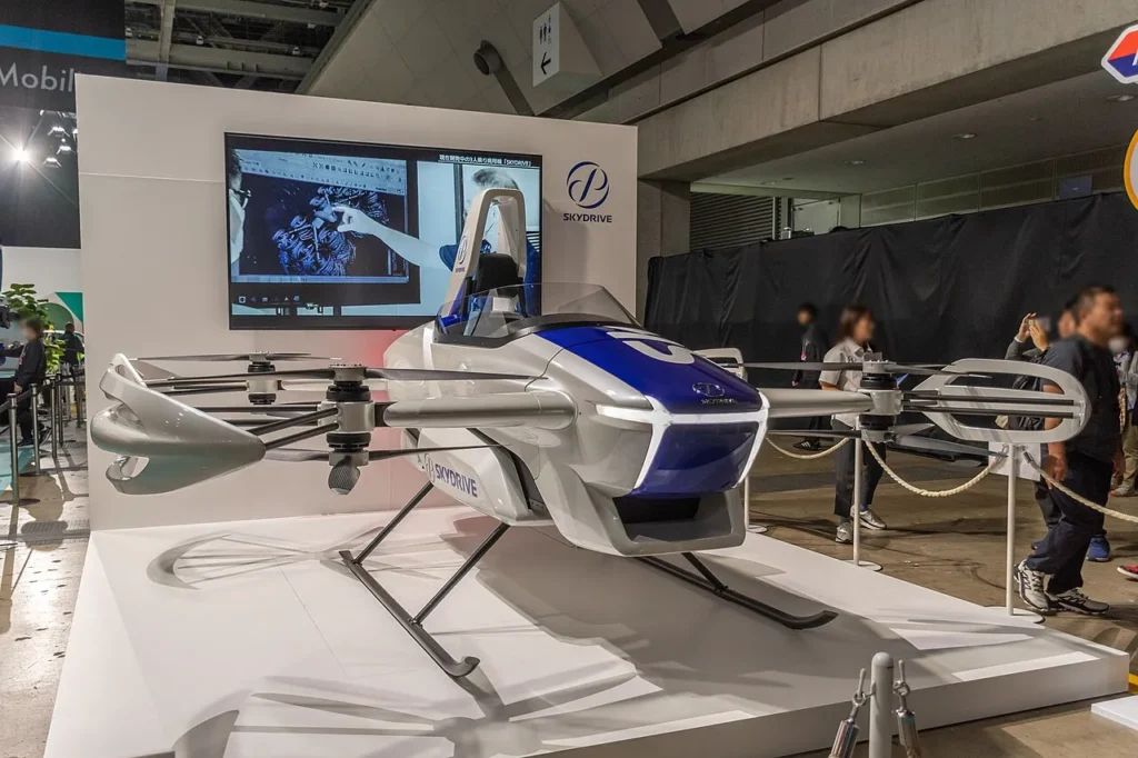 പ്രദർശനത്തിൽ വച്ചിരിക്കുന്ന SkyDrive SD-03 eVTOL പറക്കും വാഹനം
