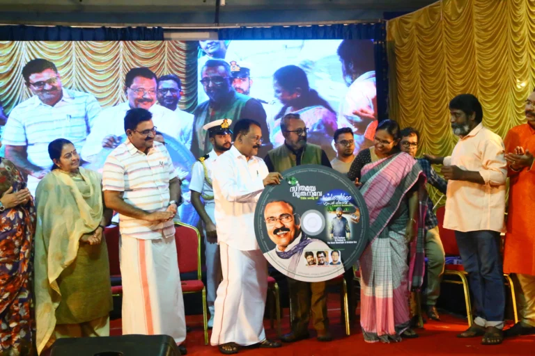 കേരളത്തിൽ വീടുകളിലെത്തി ജീവിതശൈലീ രോഗ സ്ക്രീനിംഗ് നടത്തുന്ന ആശാ പ്രവർത്തക