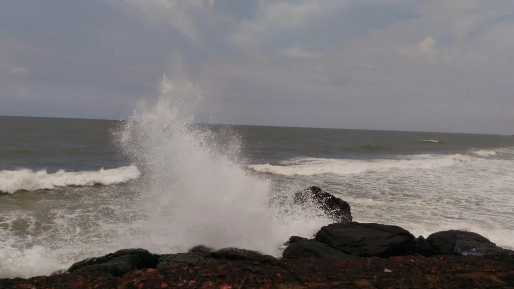 ബോംബെ സിനിമയിലൂടെ പ്രശസ്തമായ കാസർകോട്ടെ ചരിത്രപ്രസിദ്ധമായ ബേക്കൽ കോട്ട