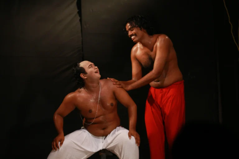 വേദിയിൽ സംഗീത പരിപാടി അവതരിപ്പിക്കുന്ന കേരളത്തിലെ സ്വതന്ത്ര സംഗീത ബാൻഡ്