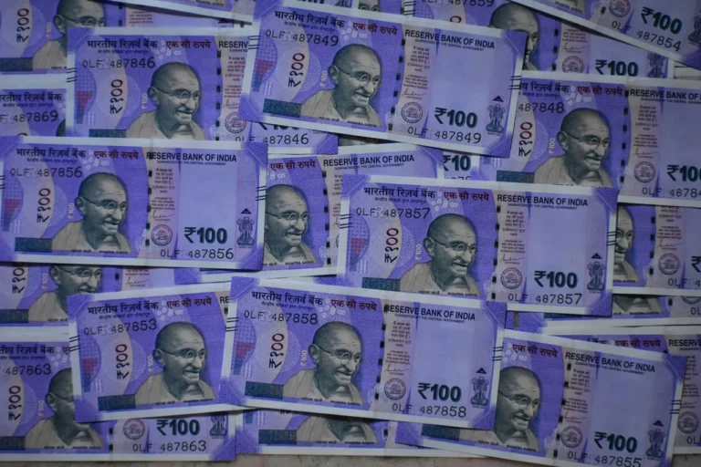 Detailed view of 100 Indian rupee notes featuring Mahatma Gandhi, symbolizing prosperity and economy.